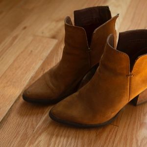PRICE FIRM: Steve Madden Ankle Boots
